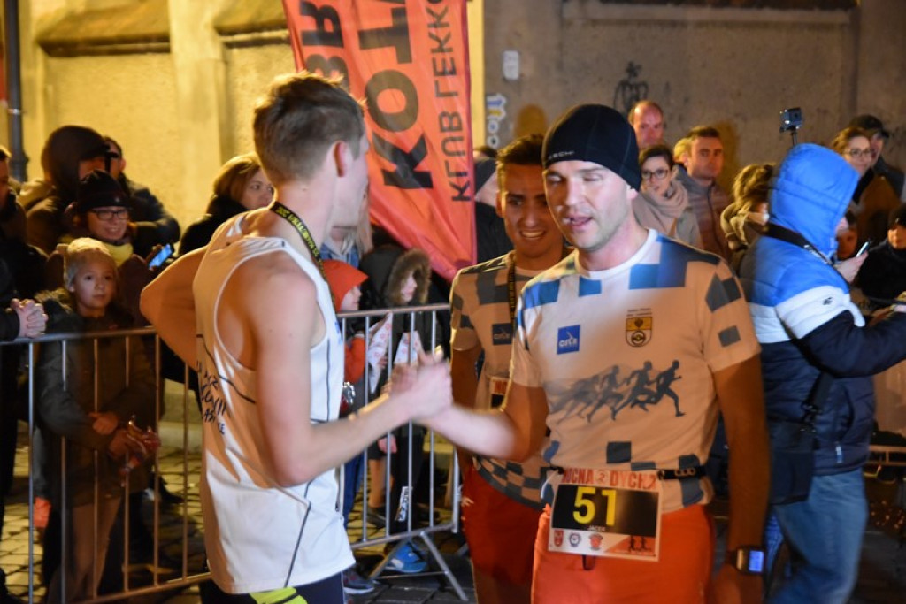 Kamil Karbowiak z Brzegu wygrał 2. Nocną Dychę!