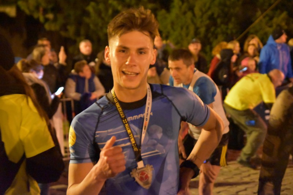 Kamil Karbowiak z Brzegu wygrał 2. Nocną Dychę!