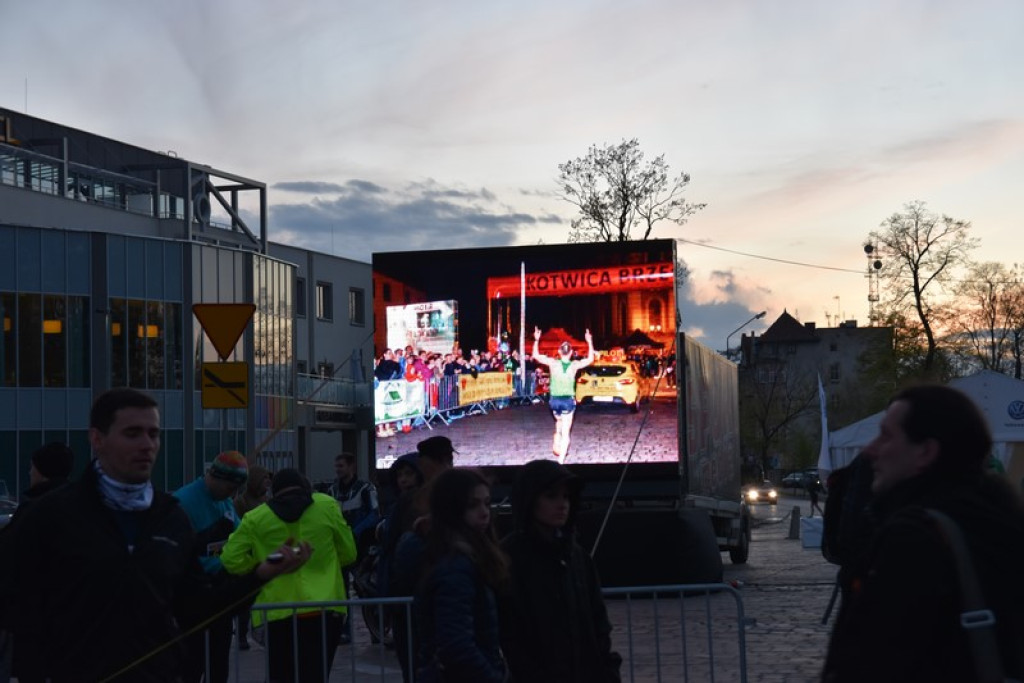 Kamil Karbowiak z Brzegu wygrał 2. Nocną Dychę!