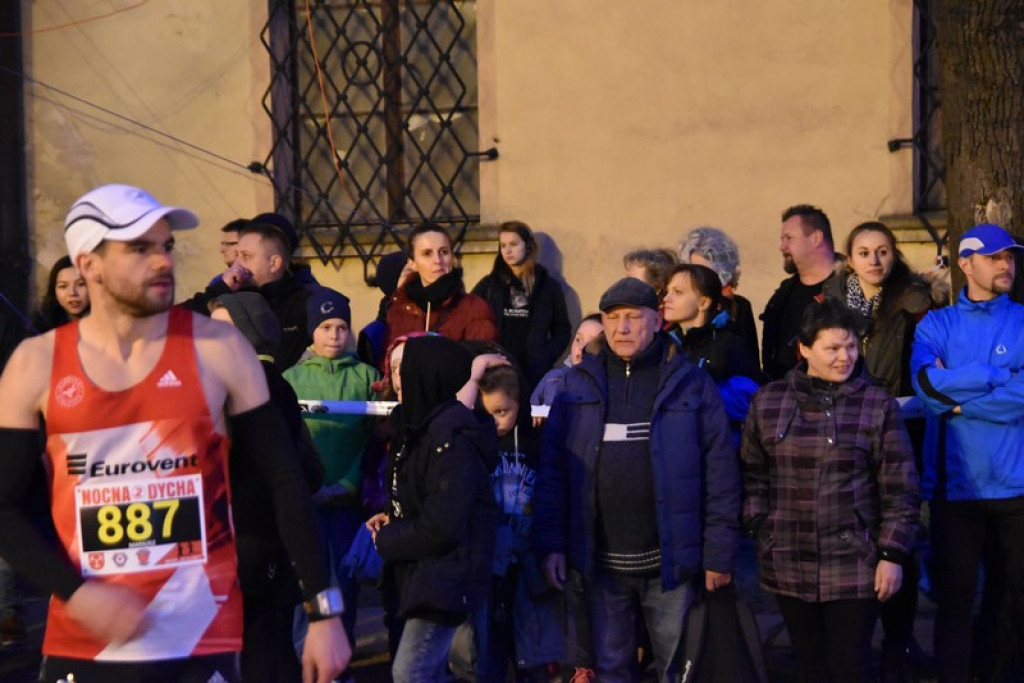 Kamil Karbowiak z Brzegu wygrał 2. Nocną Dychę!