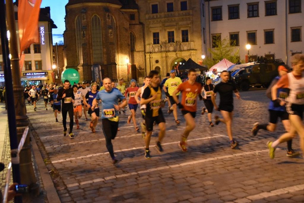 Kamil Karbowiak z Brzegu wygrał 2. Nocną Dychę!