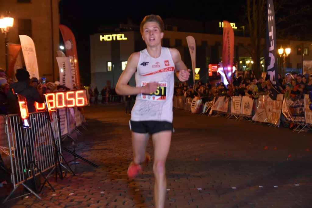 Kamil Karbowiak z Brzegu wygrał 2. Nocną Dychę!