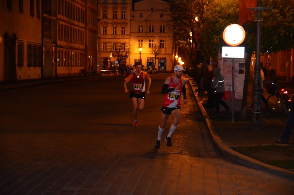 Kamil Karbowiak z Brzegu wygrał 2. Nocną Dychę!