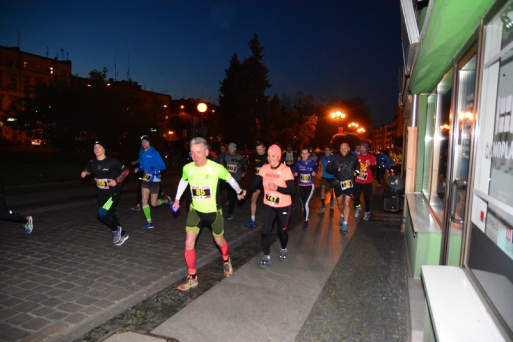 Kamil Karbowiak z Brzegu wygrał 2. Nocną Dychę!