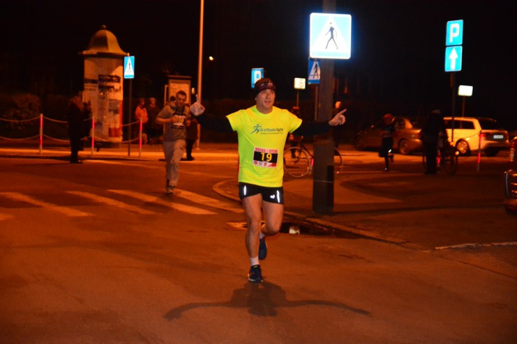 Kamil Karbowiak z Brzegu wygrał 2. Nocną Dychę!