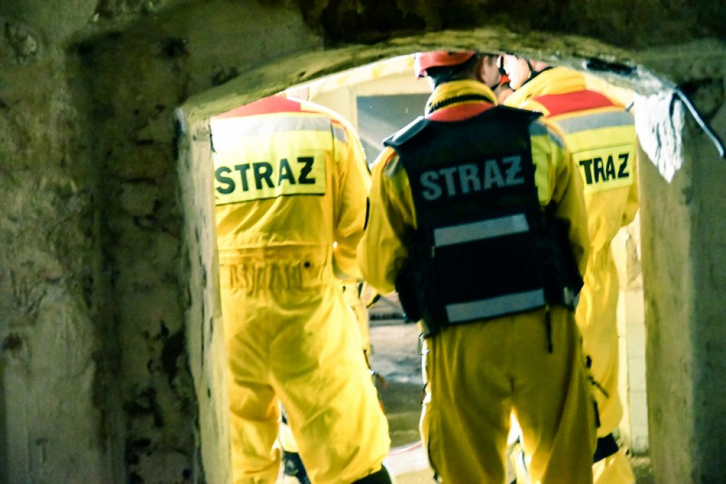 Wybuch gazu w starej gorzelni w Mąkoszycach. Strażacy prowadzili trzydniowe ćwiczenia [foto + wideo]