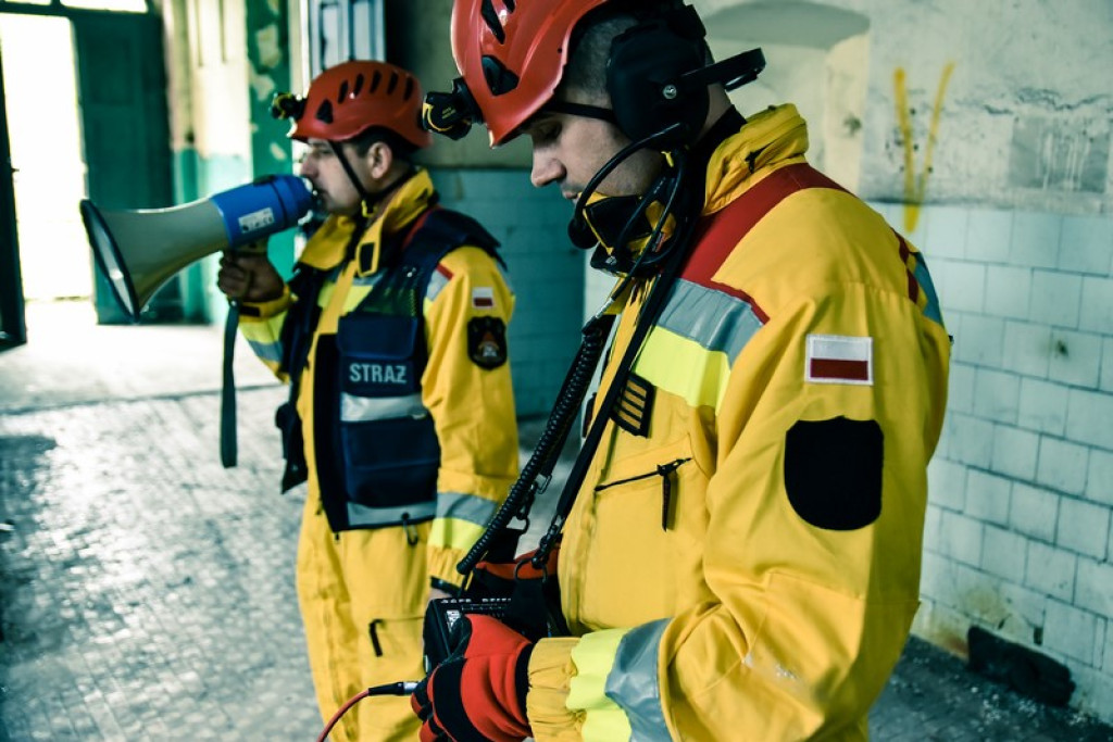Wybuch gazu w starej gorzelni w Mąkoszycach. Strażacy prowadzili trzydniowe ćwiczenia [foto + wideo]
