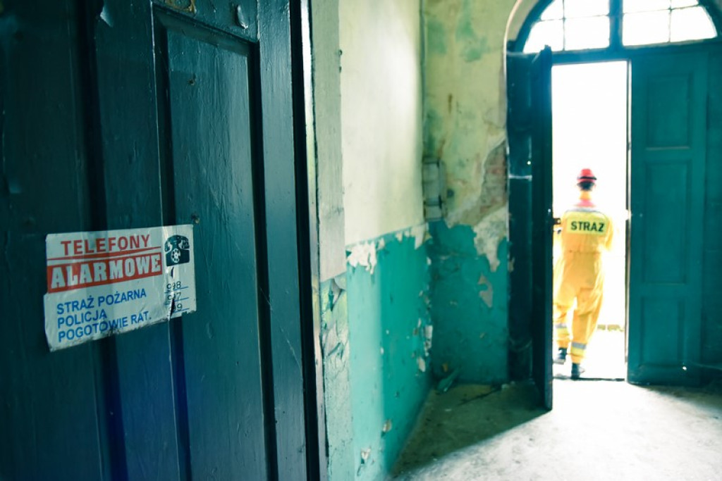 Wybuch gazu w starej gorzelni w Mąkoszycach. Strażacy prowadzili trzydniowe ćwiczenia [foto + wideo]