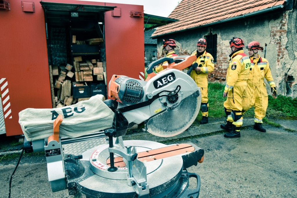 Wybuch gazu w starej gorzelni w Mąkoszycach. Strażacy prowadzili trzydniowe ćwiczenia [foto + wideo]