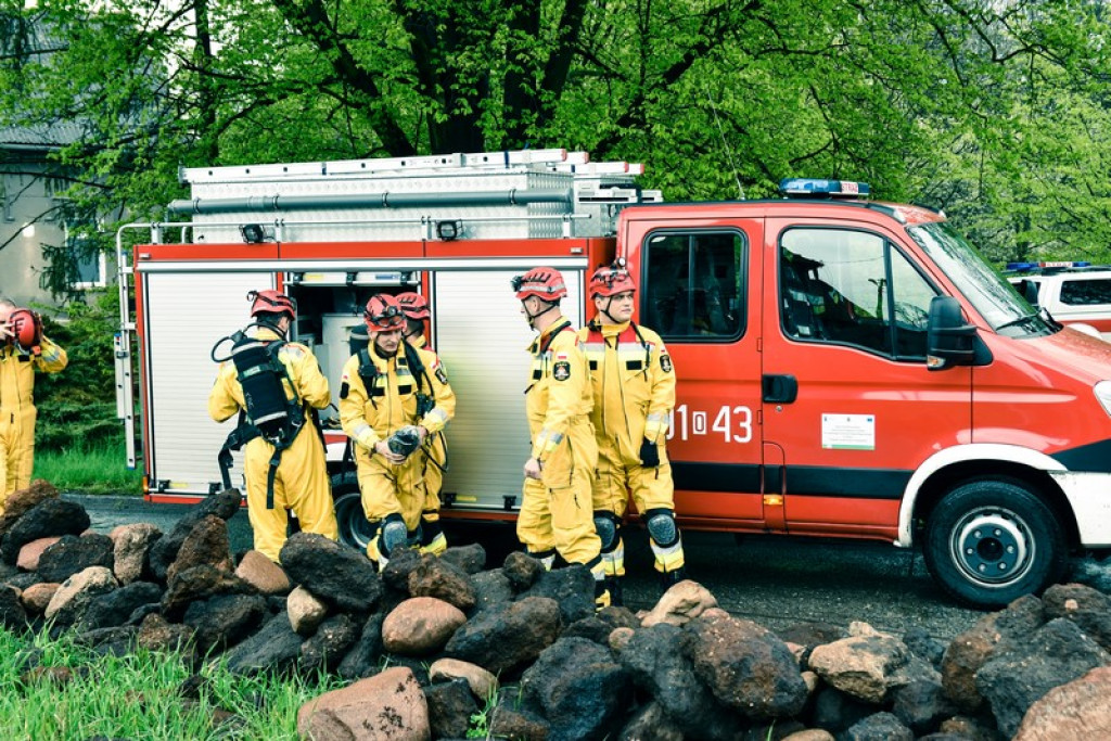 Wybuch gazu w starej gorzelni w Mąkoszycach. Strażacy prowadzili trzydniowe ćwiczenia [foto + wideo]