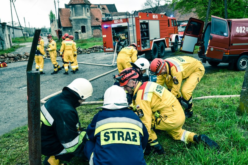 Wybuch gazu w starej gorzelni w Mąkoszycach. Strażacy prowadzili trzydniowe ćwiczenia [foto + wideo]