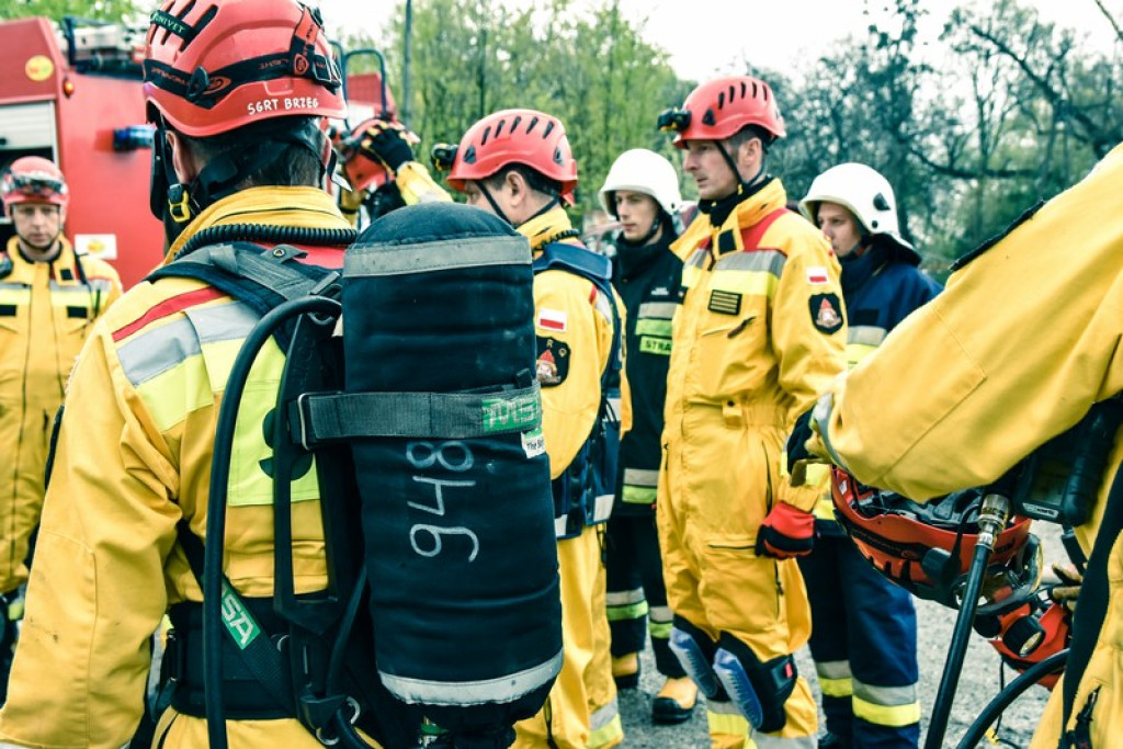 Wybuch gazu w starej gorzelni w Mąkoszycach. Strażacy prowadzili trzydniowe ćwiczenia [foto + wideo]