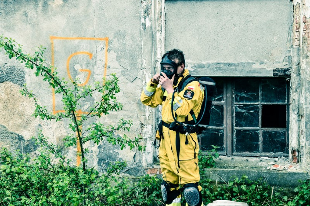 Wybuch gazu w starej gorzelni w Mąkoszycach. Strażacy prowadzili trzydniowe ćwiczenia [foto + wideo]