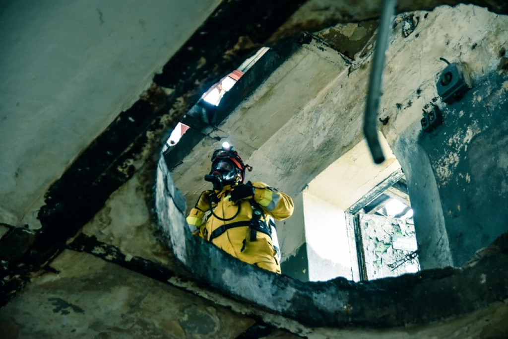 Wybuch gazu w starej gorzelni w Mąkoszycach. Strażacy prowadzili trzydniowe ćwiczenia [foto + wideo]