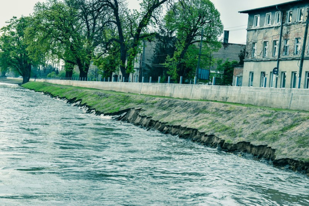 Stan ostrzegawczy z tendencją rosnącą na Odrze w Brzegu