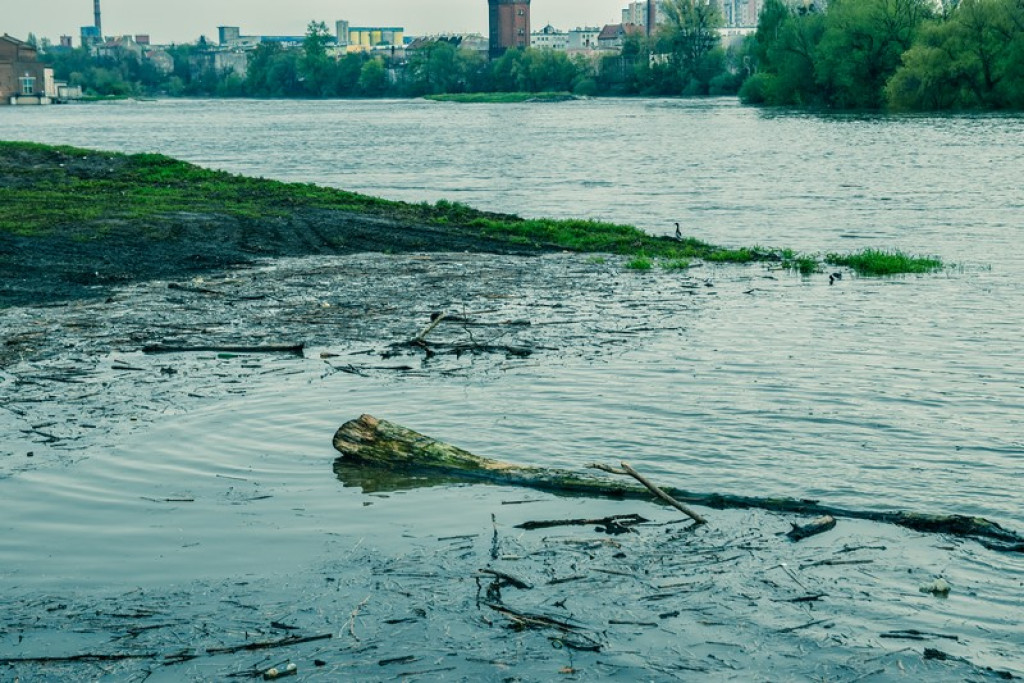 Stan ostrzegawczy z tendencją rosnącą na Odrze w Brzegu