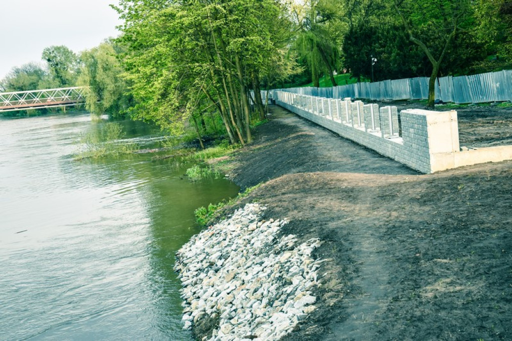Stan ostrzegawczy z tendencją rosnącą na Odrze w Brzegu