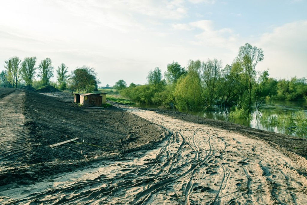 Stan ostrzegawczy z tendencją rosnącą na Odrze w Brzegu