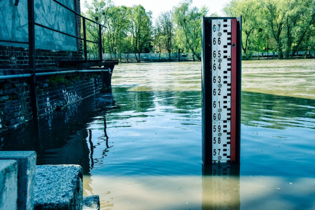 Przez Brzeg przechodzi fala wezbraniowa. Woda może spowodować straty finansowe