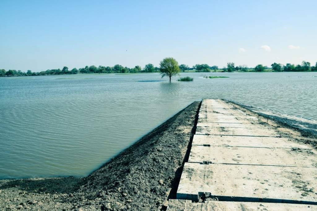 Przez Brzeg przechodzi fala wezbraniowa. Woda może spowodować straty finansowe