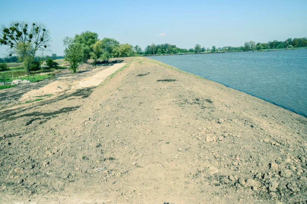 Przez Brzeg przechodzi fala wezbraniowa. Woda może spowodować straty finansowe