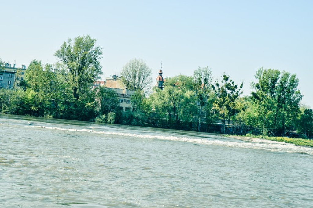 Przez Brzeg przechodzi fala wezbraniowa. Woda może spowodować straty finansowe