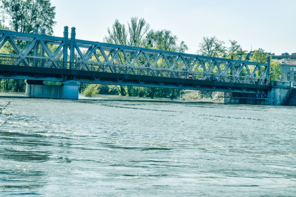 Przez Brzeg przechodzi fala wezbraniowa. Woda może spowodować straty finansowe