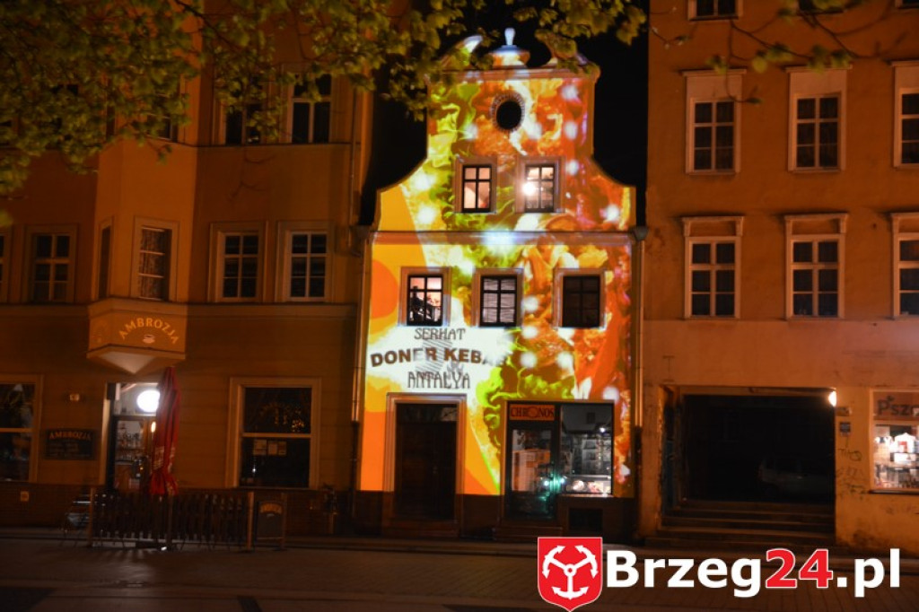 Dni Księstwa Brzeskiego 2017. Pomagamy Sandrze Borcuch - Iluminacja kamienicy przy ulicy Długiej. [Foto i video]