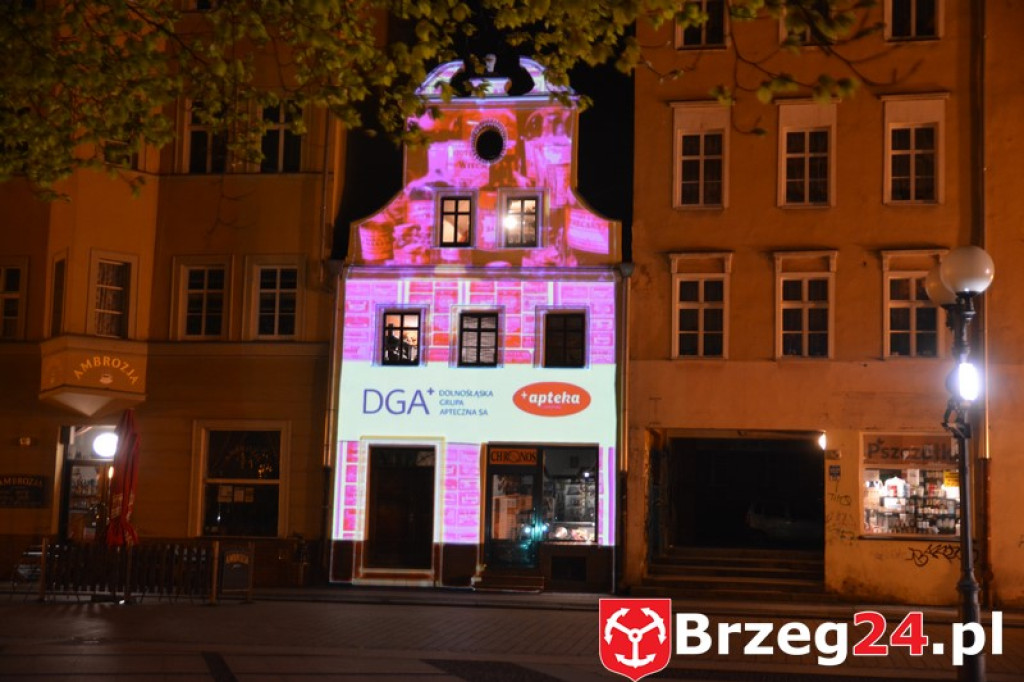 Dni Księstwa Brzeskiego 2017. Pomagamy Sandrze Borcuch - Iluminacja kamienicy przy ulicy Długiej. [Foto i video]