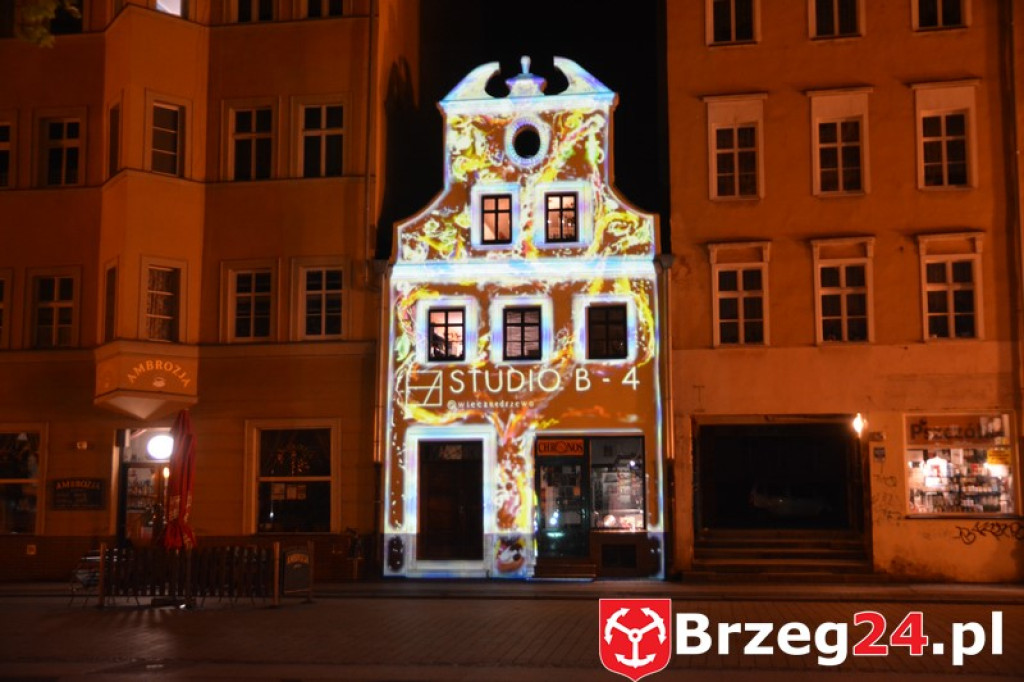 Dni Księstwa Brzeskiego 2017. Pomagamy Sandrze Borcuch - Iluminacja kamienicy przy ulicy Długiej. [Foto i video]