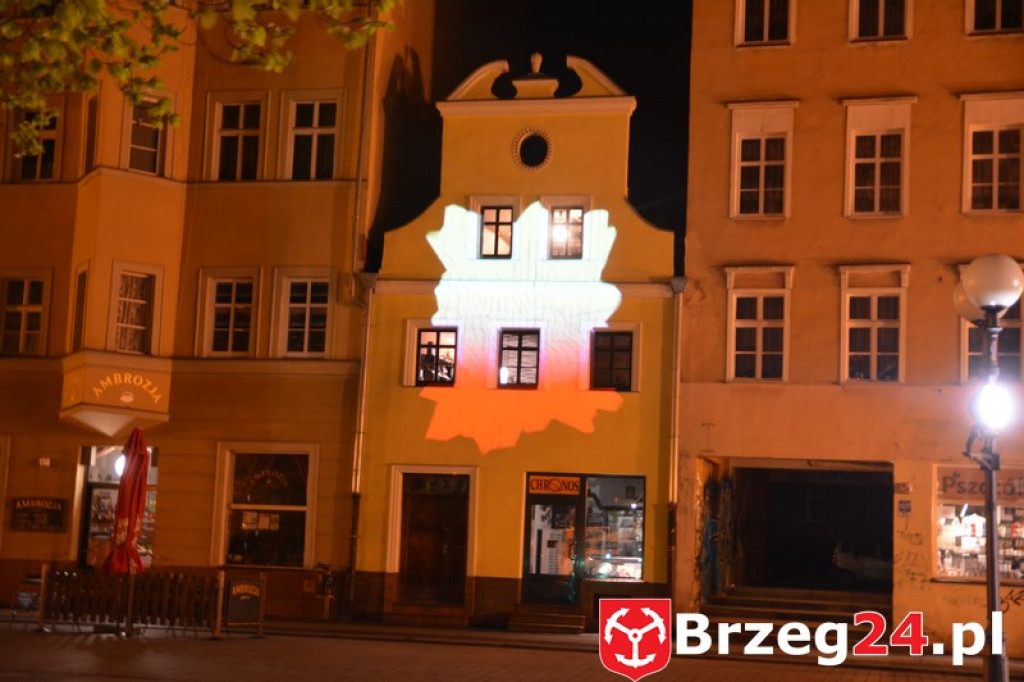 Dni Księstwa Brzeskiego 2017. Pomagamy Sandrze Borcuch - Iluminacja kamienicy przy ulicy Długiej. [Foto i video]