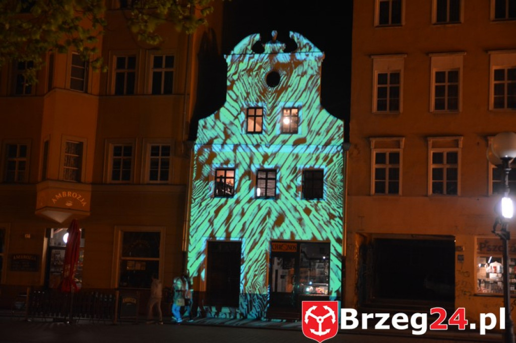 Dni Księstwa Brzeskiego 2017. Pomagamy Sandrze Borcuch - Iluminacja kamienicy przy ulicy Długiej. [Foto i video]