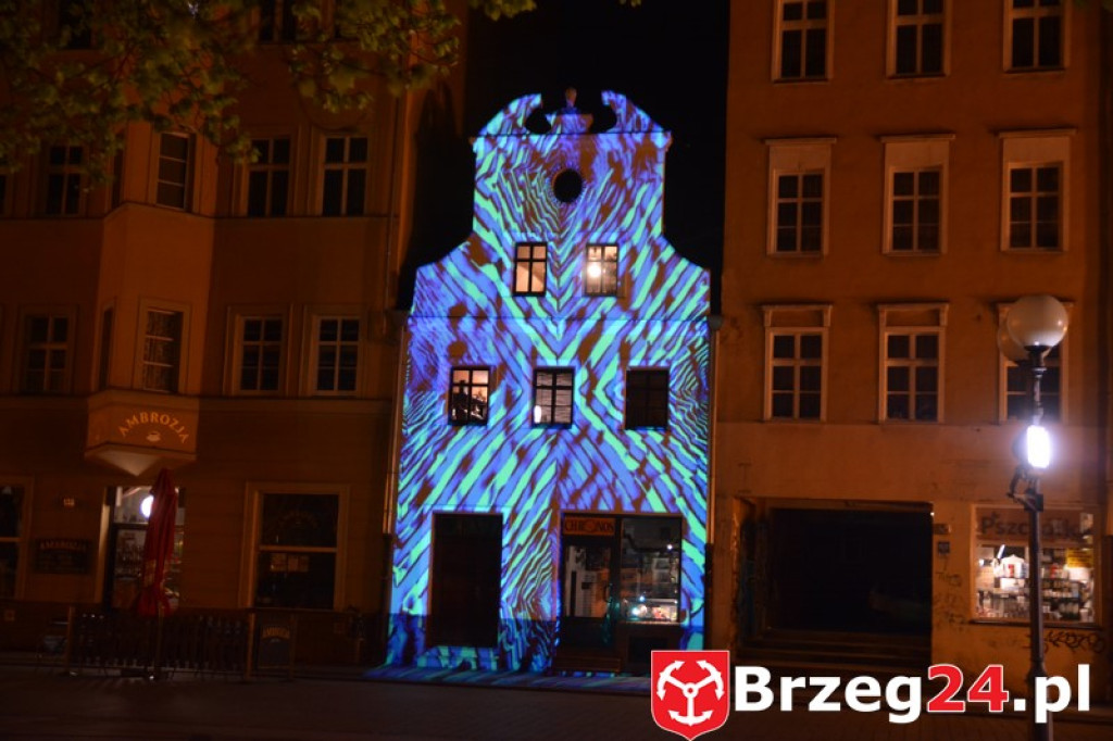Dni Księstwa Brzeskiego 2017. Pomagamy Sandrze Borcuch - Iluminacja kamienicy przy ulicy Długiej. [Foto i video]