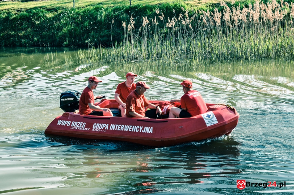 Wskoczył do Odry, by ratować koleżankę. Służby wznowiły poszukiwania na wodzie