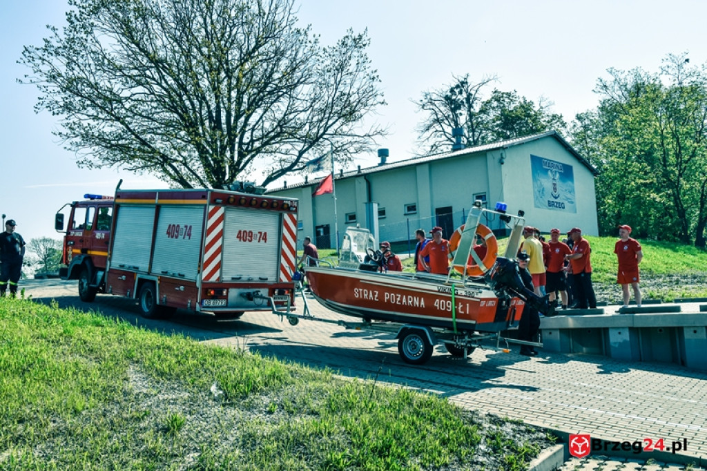 Wskoczył do Odry, by ratować koleżankę. Służby wznowiły poszukiwania na wodzie