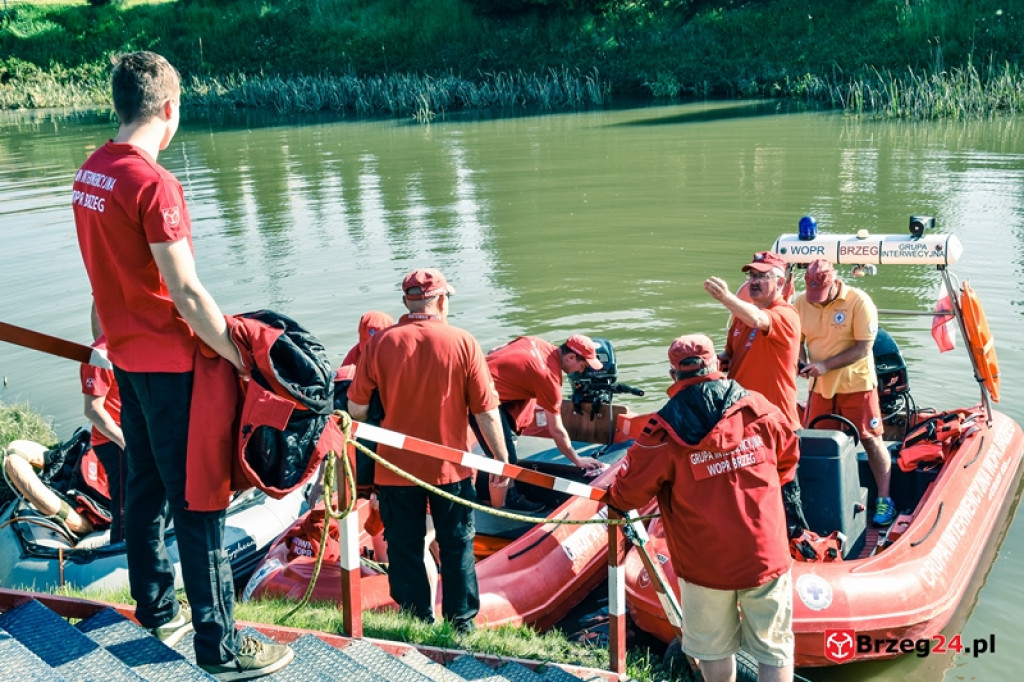 Wskoczył do Odry, by ratować koleżankę. Służby wznowiły poszukiwania na wodzie