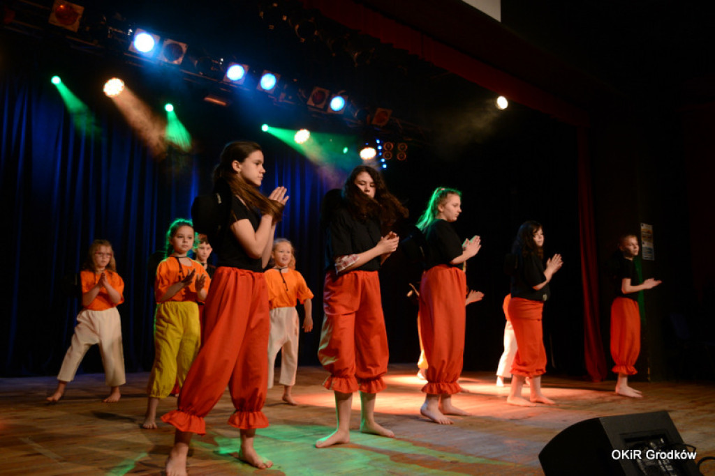 Powiatowy Festiwal Twórczości Artystycznej szkół w Grodkowie [fotorelacja]