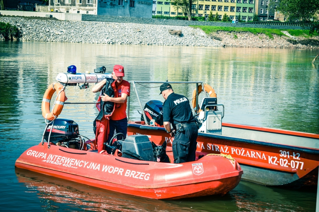 Płetwonurkowie przeczesują Odrę. Kolejny dzień poszukiwań 22-letniego Damiana