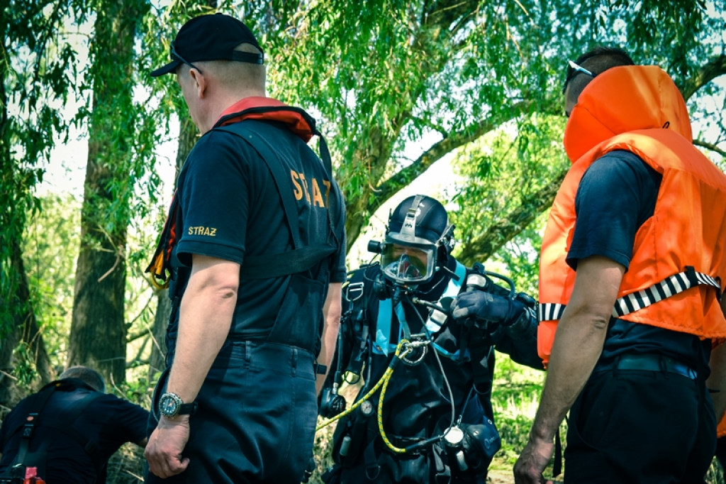 Płetwonurkowie przeczesują Odrę. Kolejny dzień poszukiwań 22-letniego Damiana