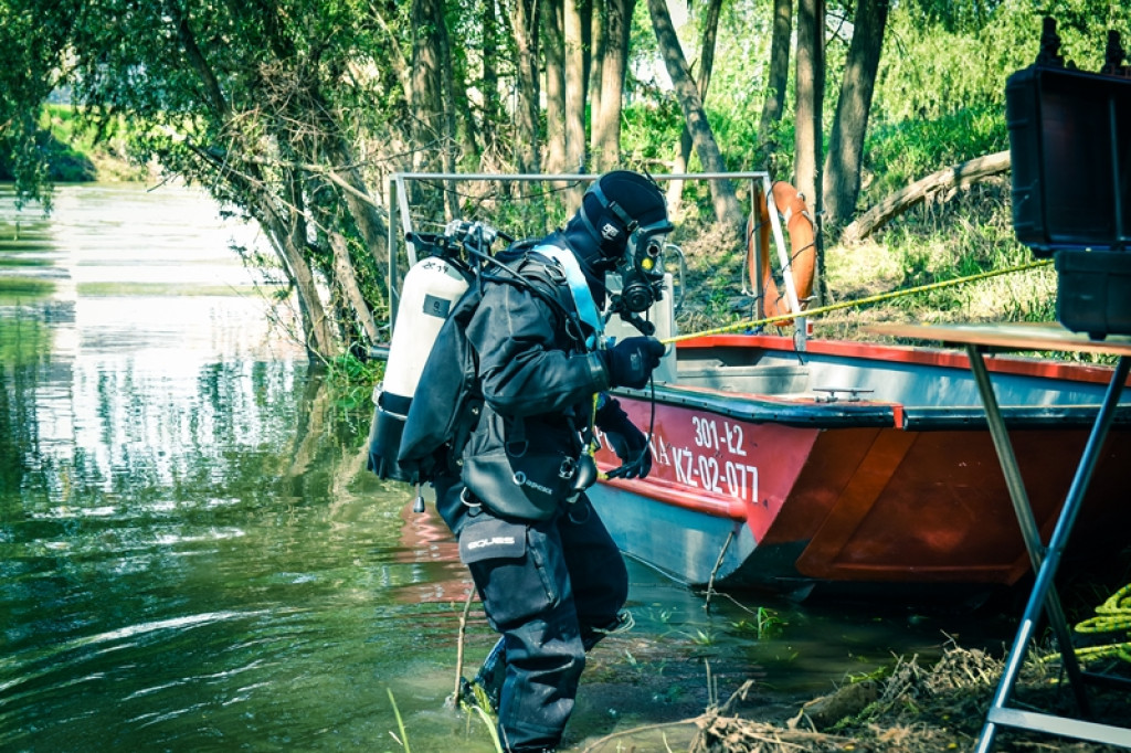 Płetwonurkowie przeczesują Odrę. Kolejny dzień poszukiwań 22-letniego Damiana