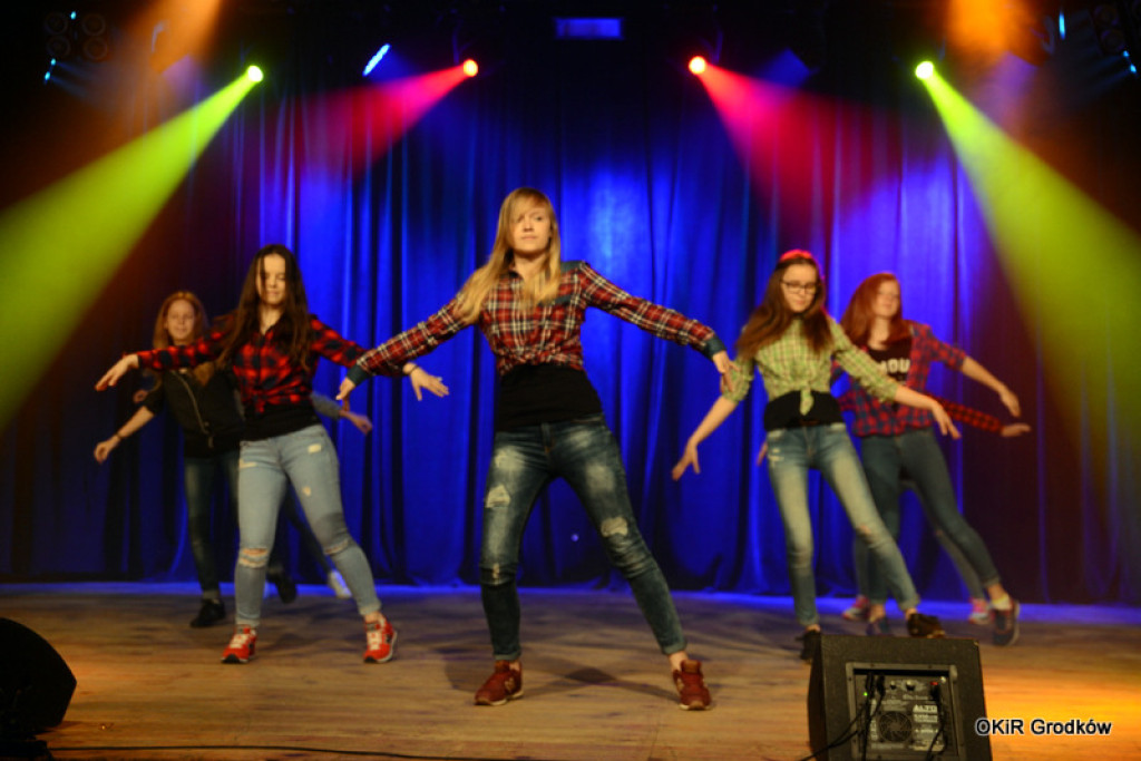 Powiatowy Festiwal Twórczości Artystycznej szkół w Grodkowie [fotorelacja]