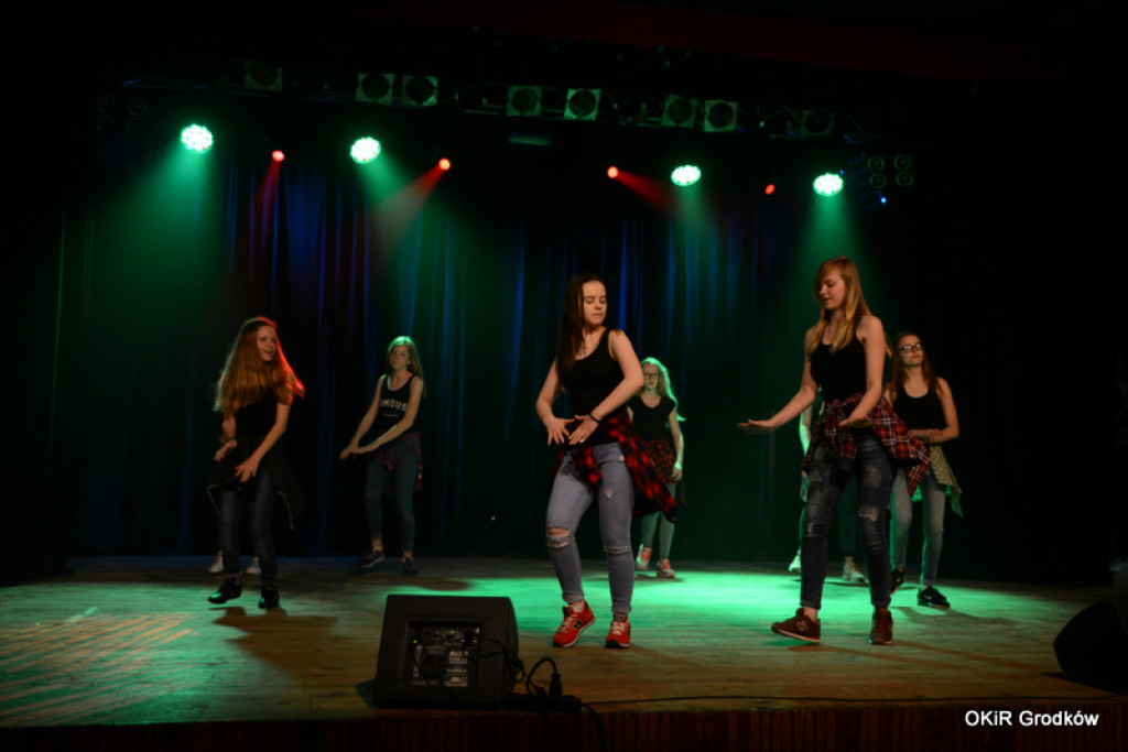 Powiatowy Festiwal Twórczości Artystycznej szkół w Grodkowie [fotorelacja]