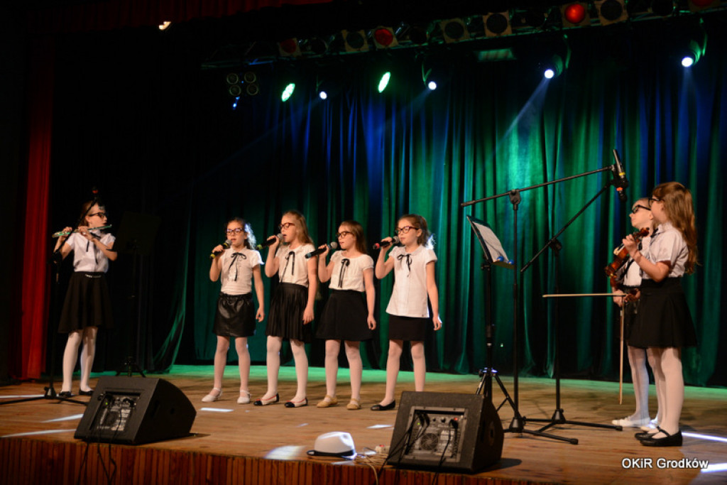 Powiatowy Festiwal Twórczości Artystycznej szkół w Grodkowie [fotorelacja]