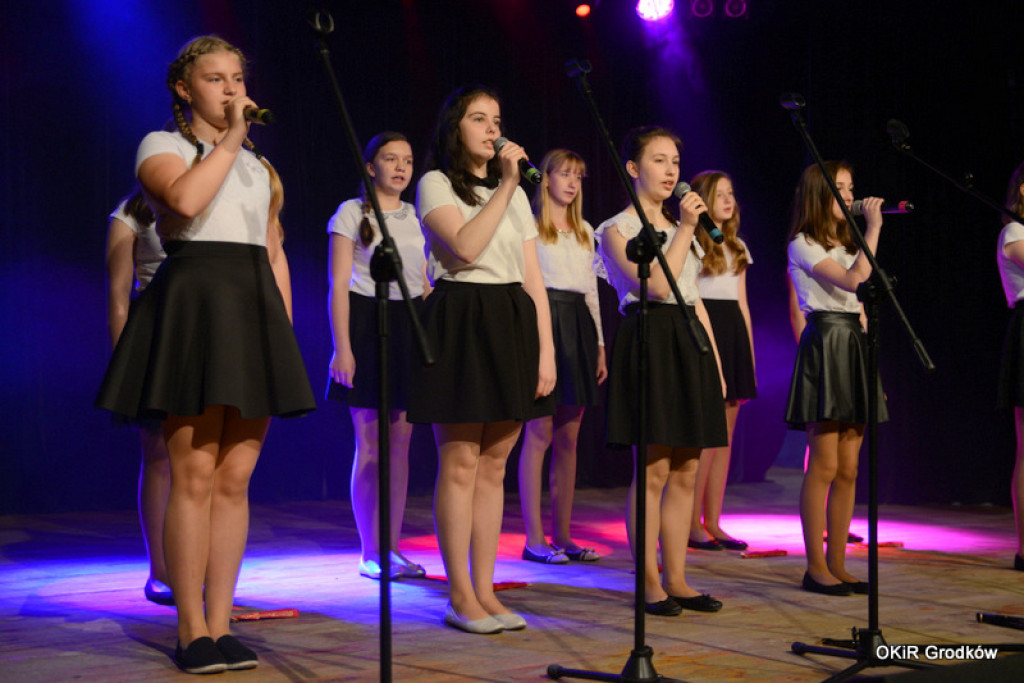 Powiatowy Festiwal Twórczości Artystycznej szkół w Grodkowie [fotorelacja]