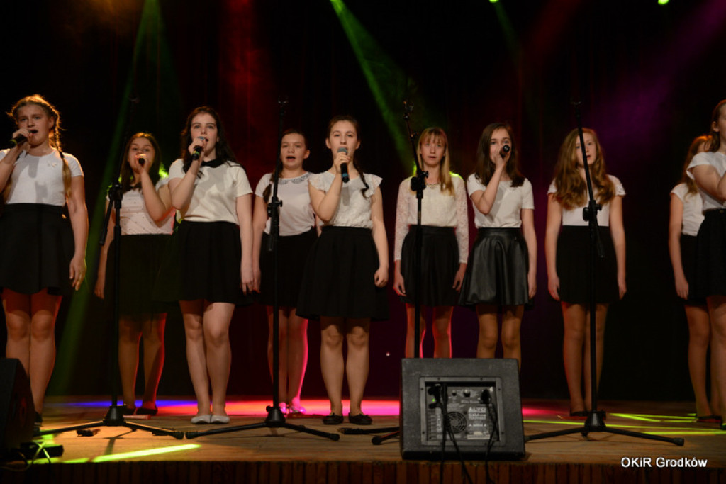 Powiatowy Festiwal Twórczości Artystycznej szkół w Grodkowie [fotorelacja]