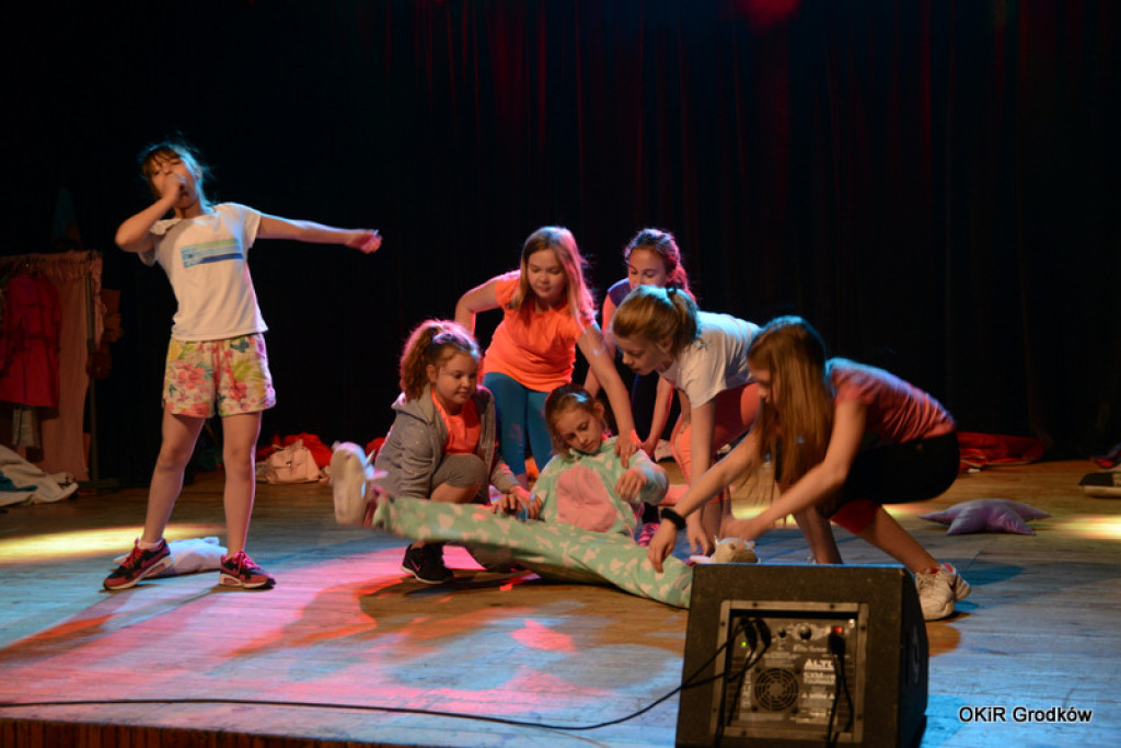 Powiatowy Festiwal Twórczości Artystycznej szkół w Grodkowie [fotorelacja]