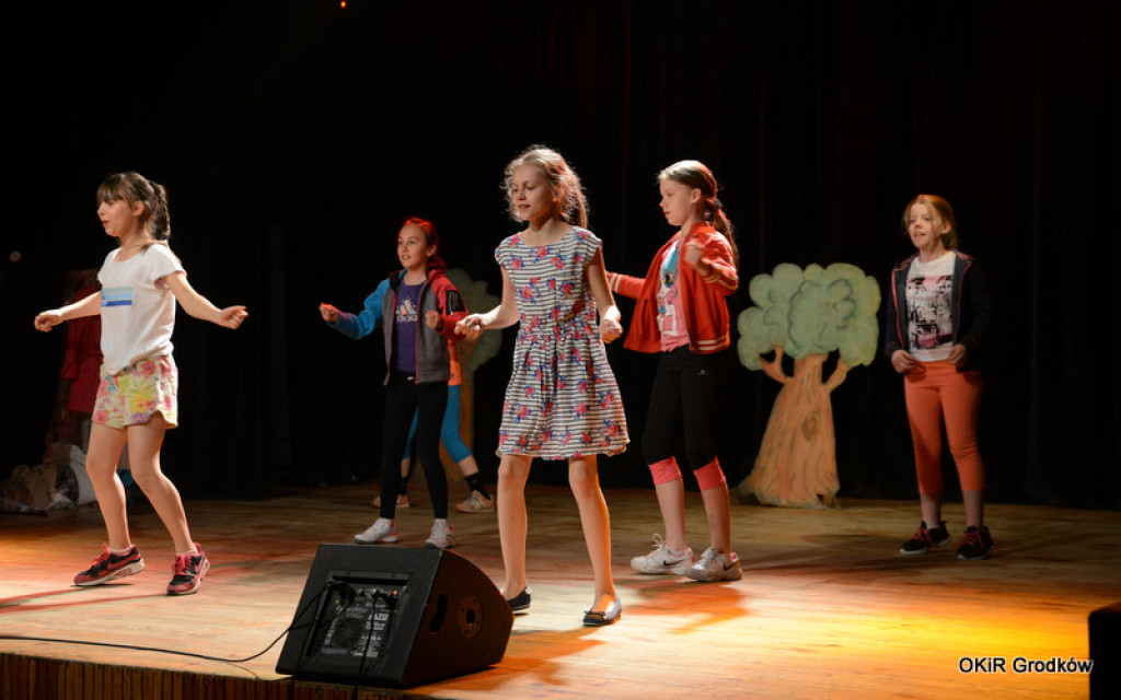 Powiatowy Festiwal Twórczości Artystycznej szkół w Grodkowie [fotorelacja]