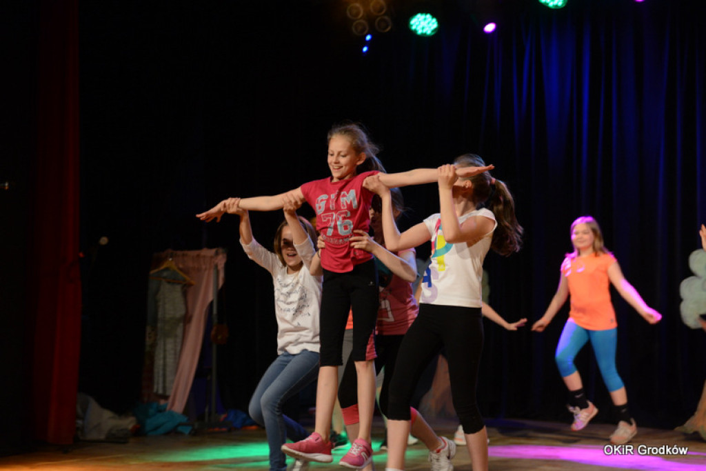 Powiatowy Festiwal Twórczości Artystycznej szkół w Grodkowie [fotorelacja]