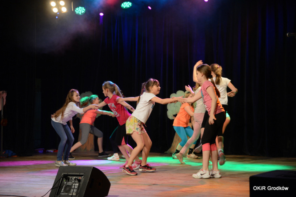 Powiatowy Festiwal Twórczości Artystycznej szkół w Grodkowie [fotorelacja]