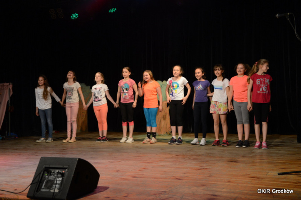 Powiatowy Festiwal Twórczości Artystycznej szkół w Grodkowie [fotorelacja]